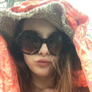 Meet your Posher, Leah